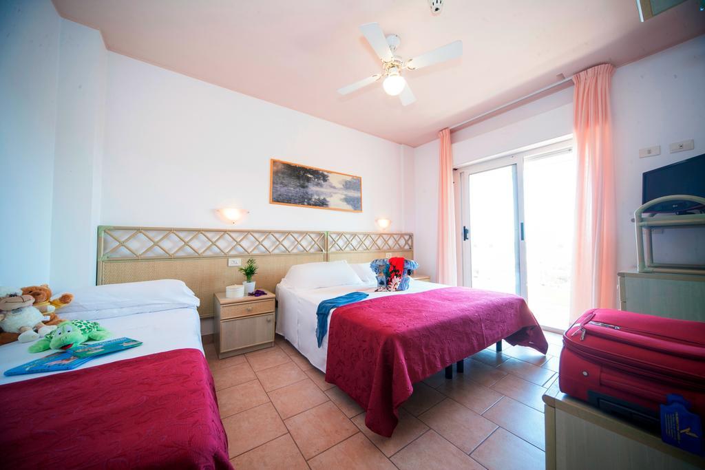 Hotel Doge Alba Adriatica Habitación foto